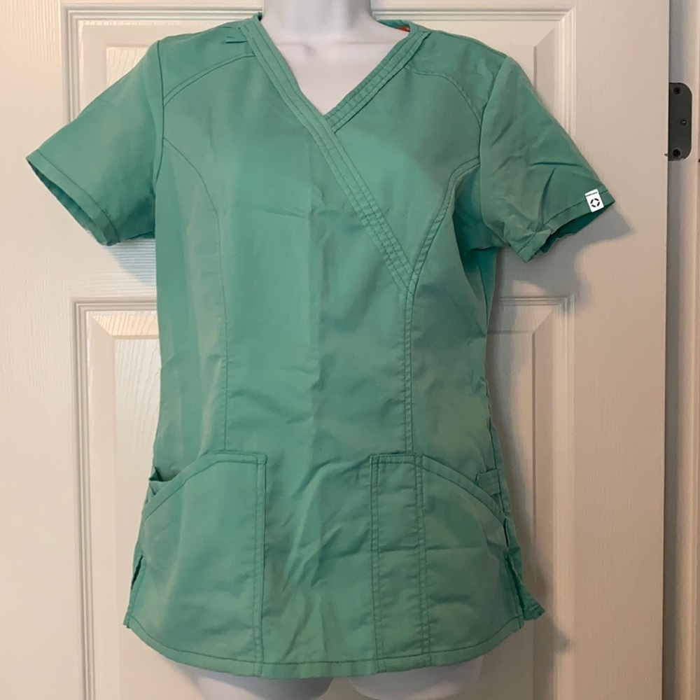 Active Scrub Top- NEVER WORN